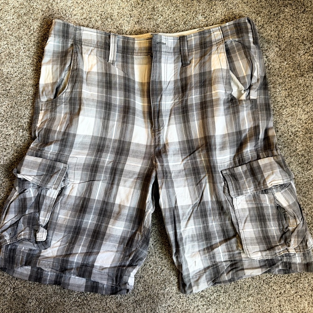 Urban Pipeline Men's Black Gray and White Plaid Cargo Shorts